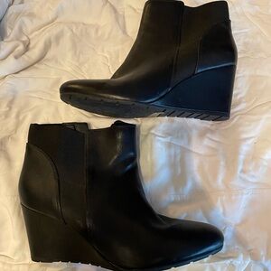 Size 12 Clarks wedge heel booties.